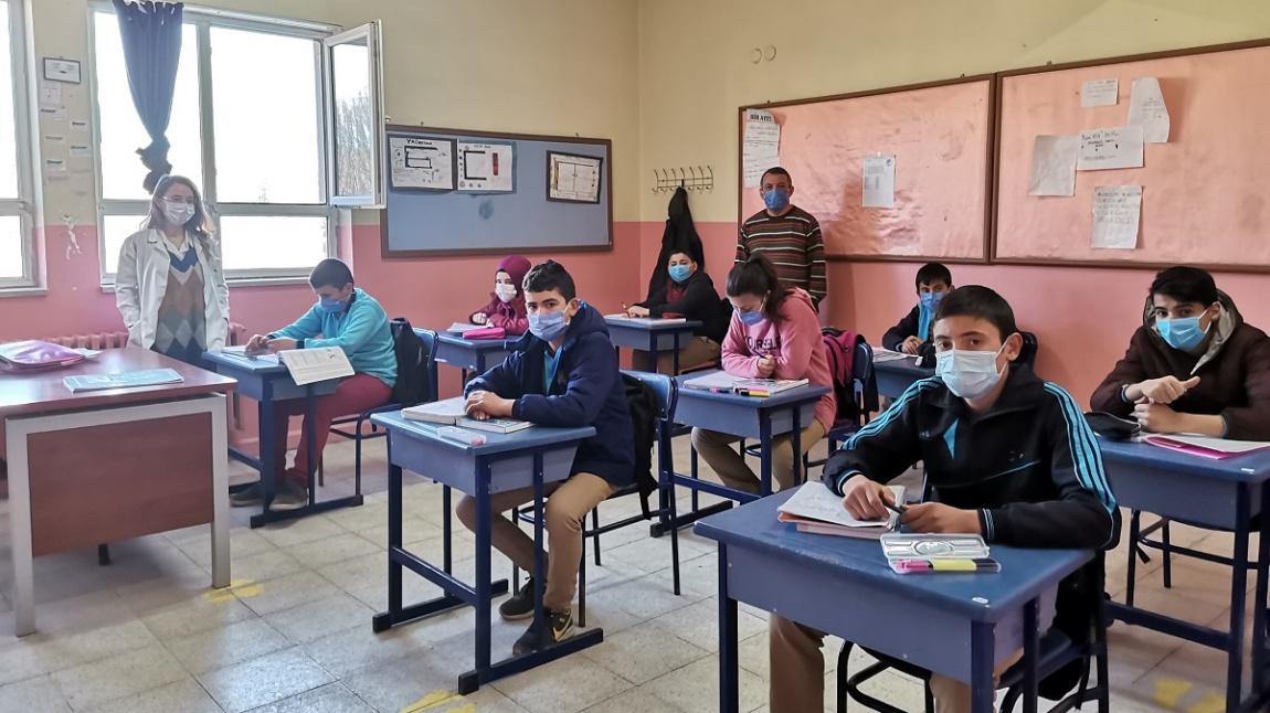 Okul Müdürümüz Murat ÖNDER'den LGS'ye Girecek Öğrencilerine Son Uyarılar