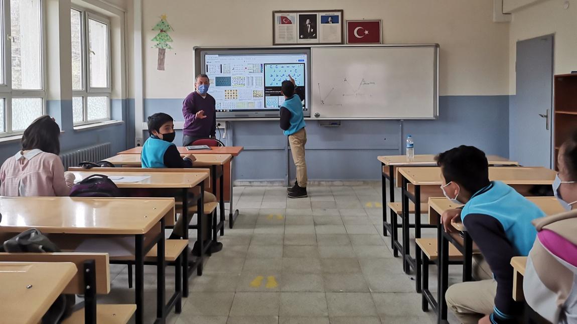İmam Hatip Ortaokulu 7.Sınıf Öğrencileri Bugün Arapça Dersinde Sayıları Öğrendiler