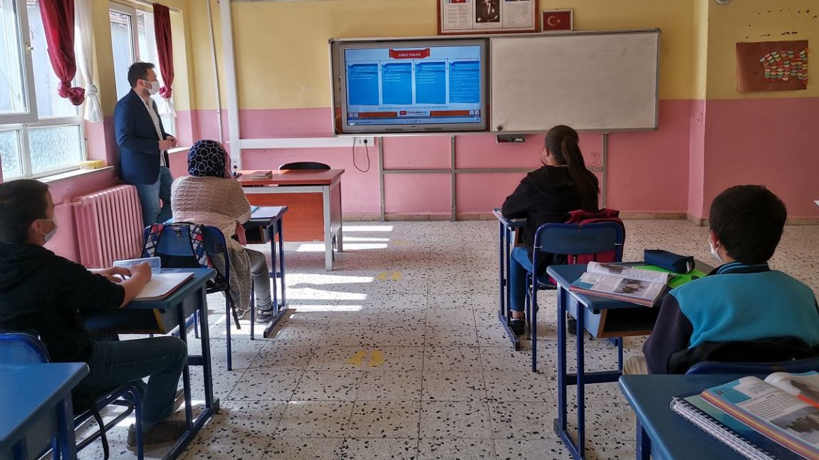 İmam Hatip Ortaokulu 8.Sınıf Öğrencileri Bugün Türkçe Dersinde Cümle Çeşitlerini Öğrendiler