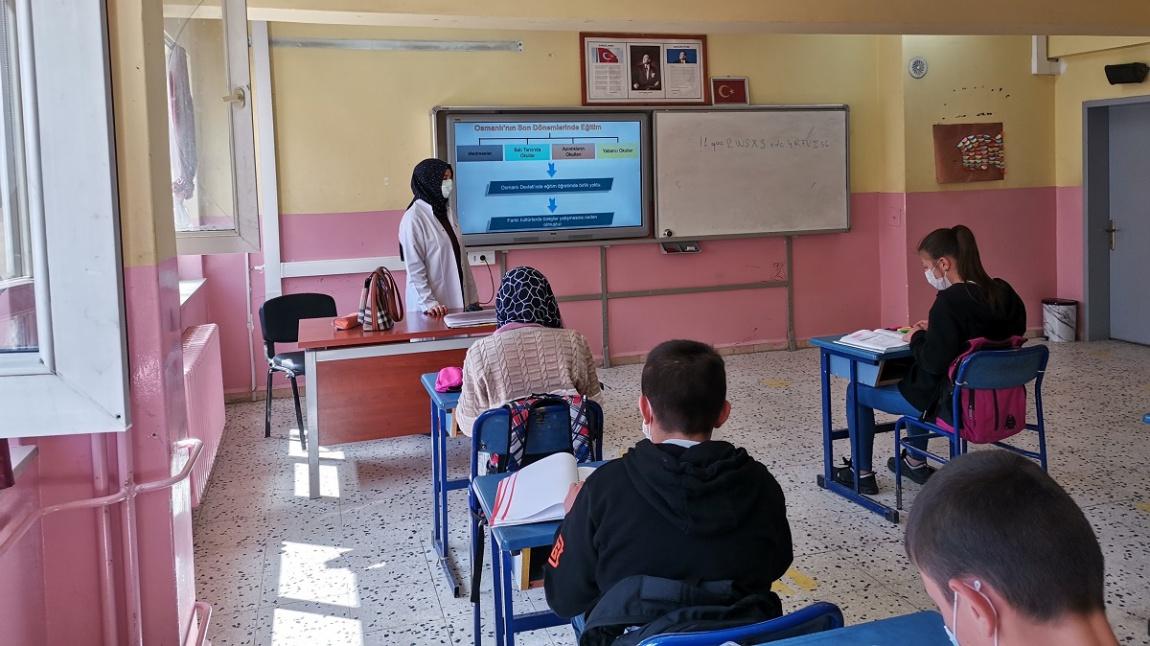 İmam Hatip Ortaokulu 8.Sınıf Öğrencileri Bugün İnkılap Tarihi Dersinde Osmanlı Döneminin Eğitim Kurumlarını Öğrendiler
