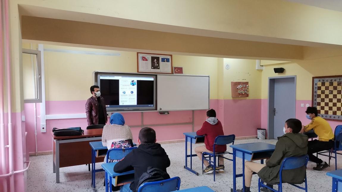 İmam Hatip Ortaokulu 8.Sınıf Öğrencilerine Bugün Gümüşhacıköy Anadolu İmam Hatip Lisesi Tanıtıldı