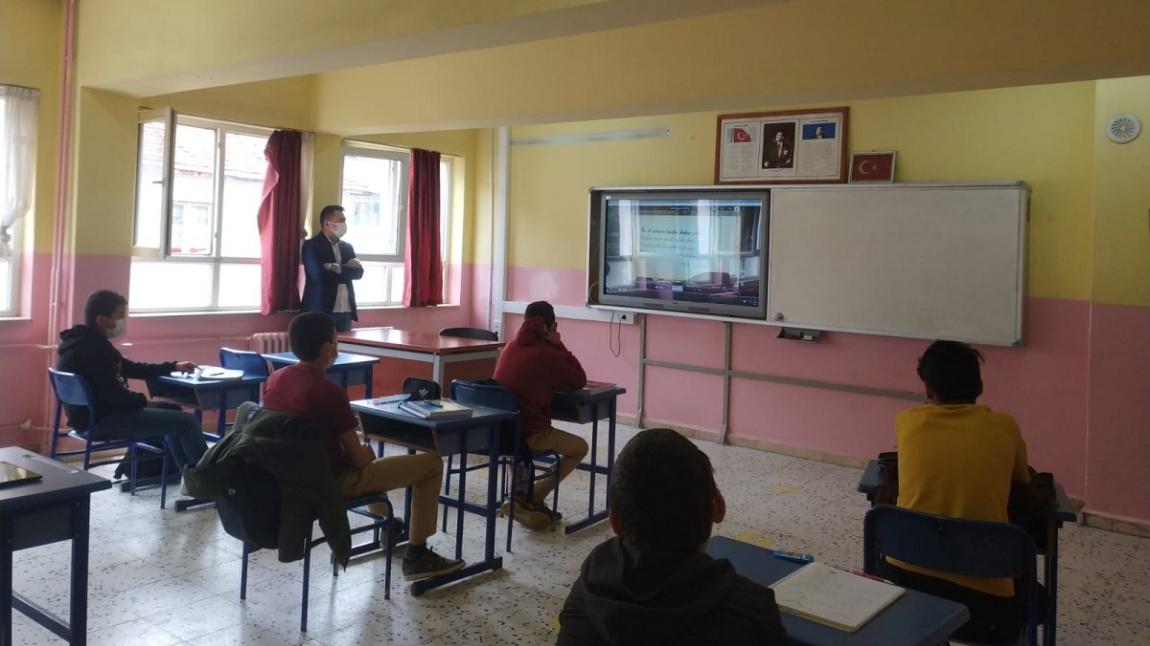 İmam Hatip Ortaokulu 8.Sınıf Öğrencileri Bugün Türkçe Dersinde Şiirde Edebi Sanatları Öğrendiler