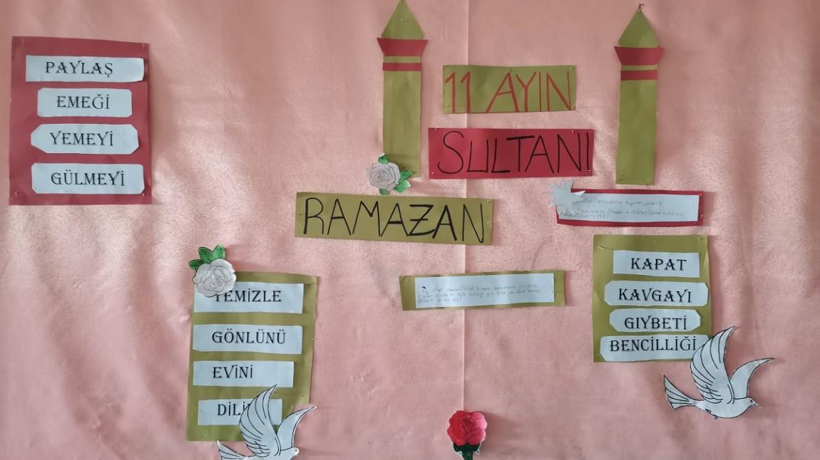 Öğrencilerimiz 11 Ayın Sultanı Konulu Pano Hazırladılar