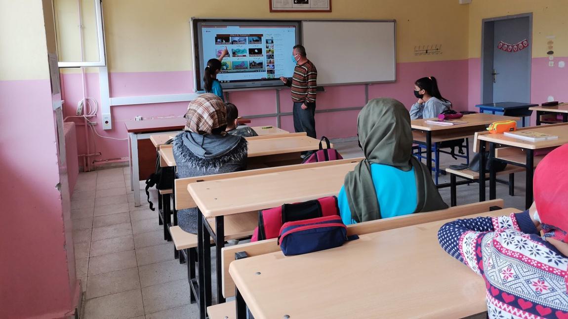 İmam Hatip Ortaokulu 6.Sınıf Öğrencilerimiz Bugünkü Arapça Dersinde Tanışma Deyimlerini Öğrendiler