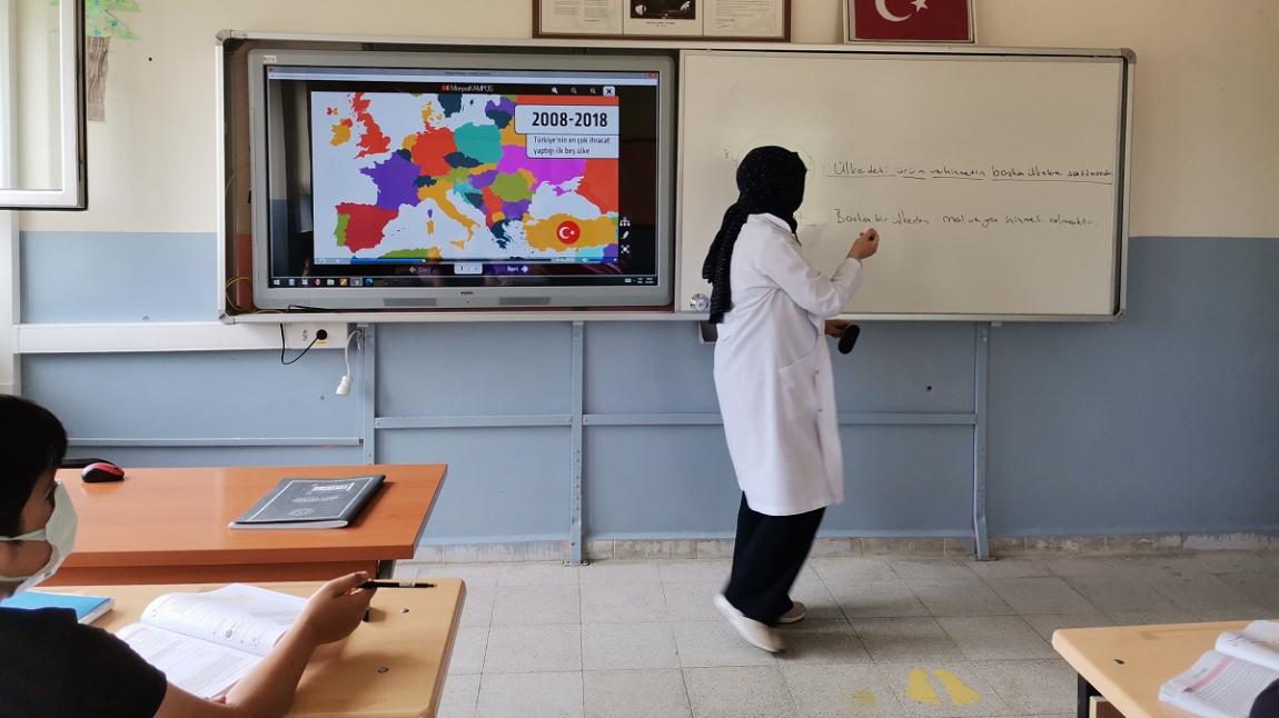 İmam Hatip Ortaokulu 7.Sınıf Öğrencilerimiz 4 Haziran 2021 Cuma Günkü Sosyal Bilgiler Dersinde Türkiye'nin İhracat ve İthalat Dengesini Öğrendiler