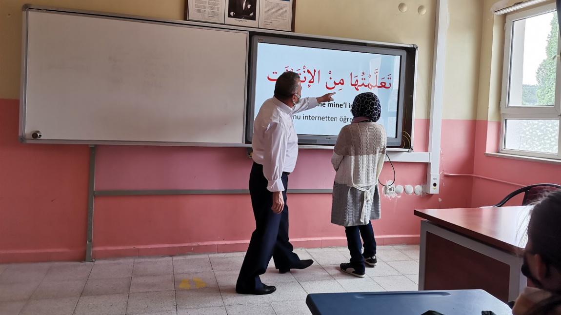 İmam Hatip Ortaokulu 8.Sınıf Öğrencilerimiz Bugünkü Arapça Dersinde Pratik Arapça Mukaleme Egzersizleri Yaptılar