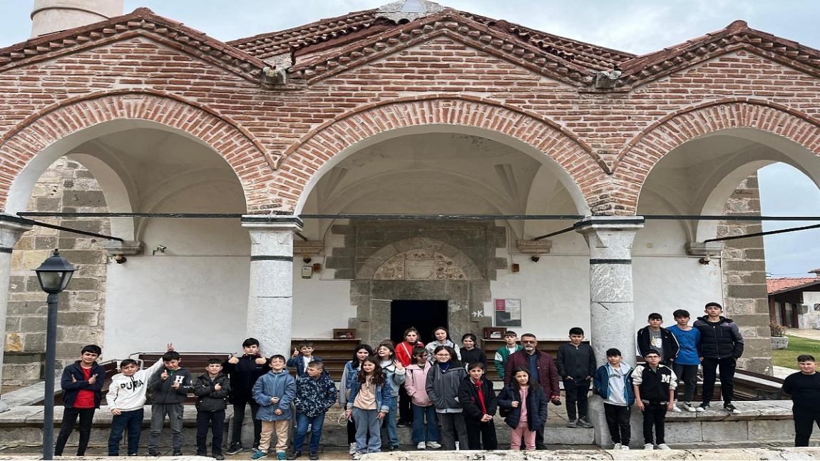 Öğrencilerimiz Bugün Gümüşhacıköy İlçesinin ve Gümüş Mahallesinin Tarihi Mekanlarını, Kültürel Varlıklarını Ziyaret Ettiler