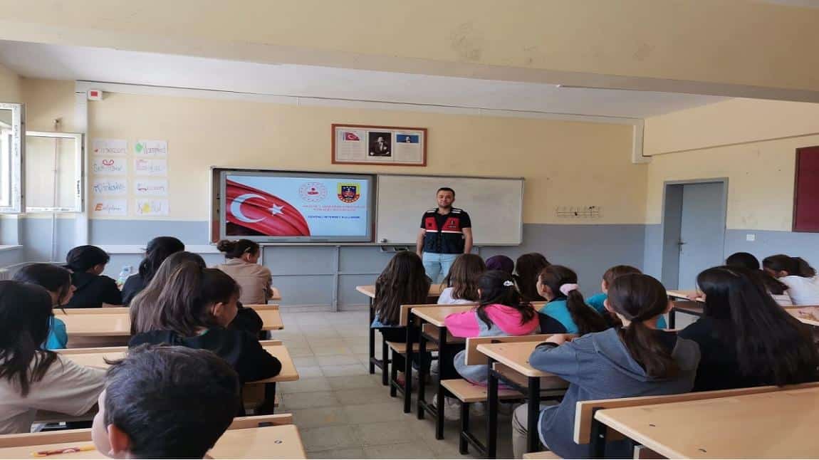 Öğrencilerimize ''SİBER ZORBALIK'' Hakkında Eğitim Semineri Verildi